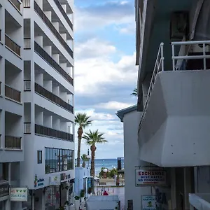 https://les-palmiers-house.larnacahotels.org